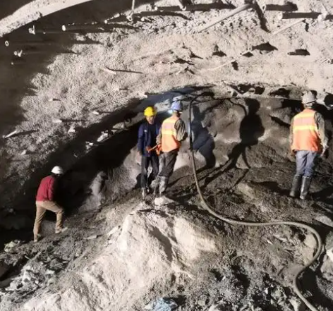 崇信隧道拱顶带模注浆料，微膨胀注浆料的特点及施工工艺